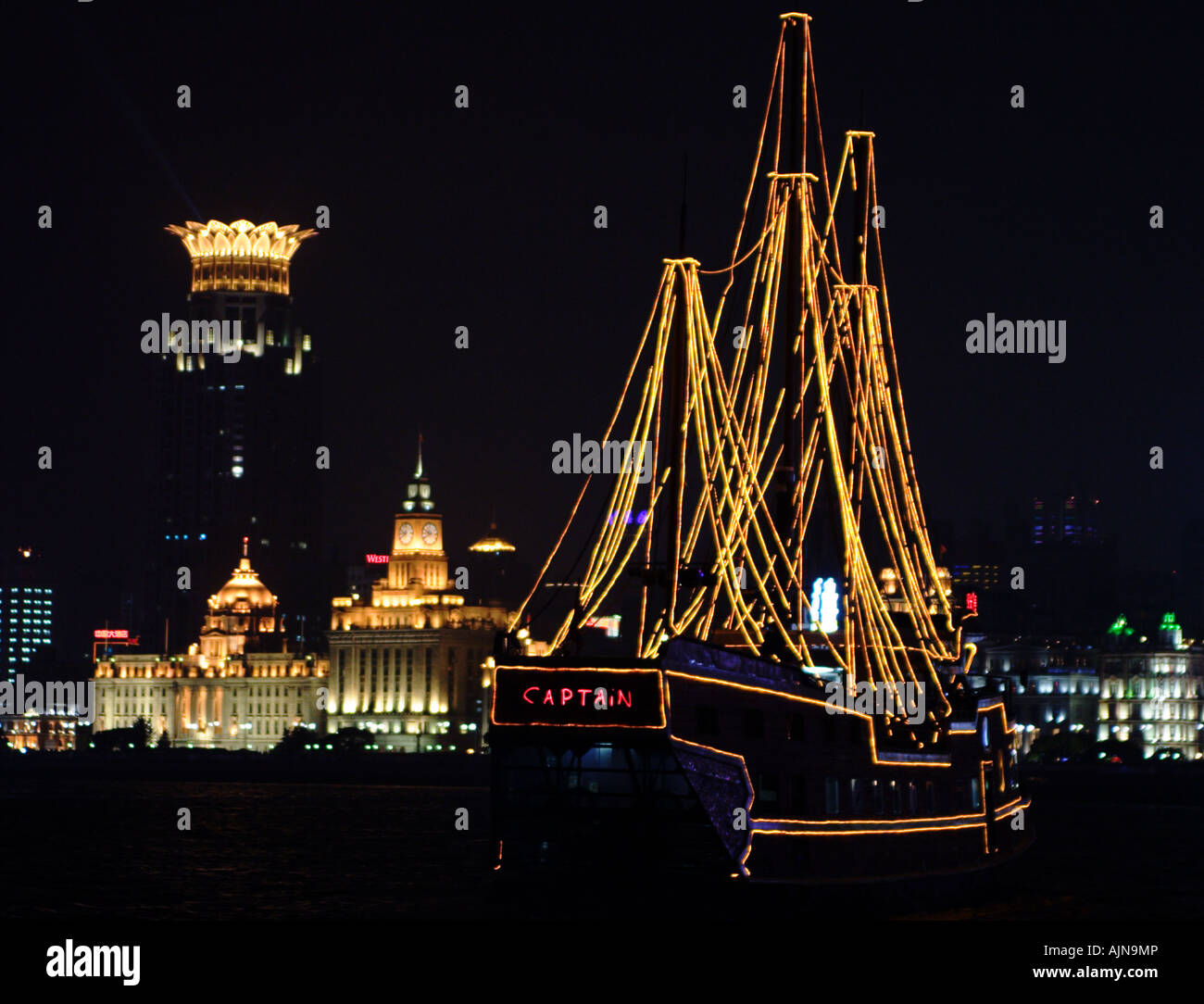 Shanghai huangpu river cruise hi-res stock photography and images - Alamy
