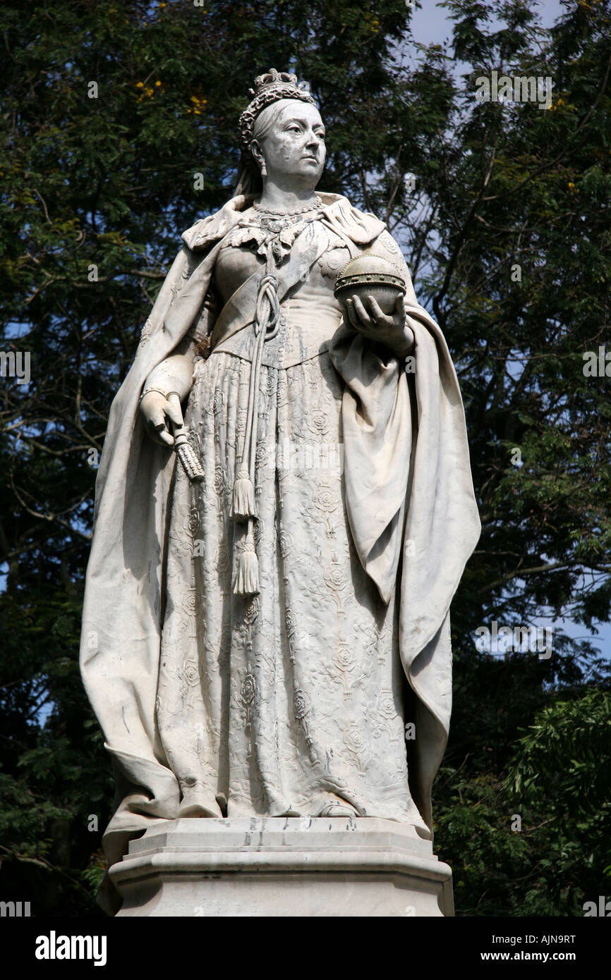 The Statue Of Queen Victoria Empress Of India Which Stands In Stock Photo Alamy