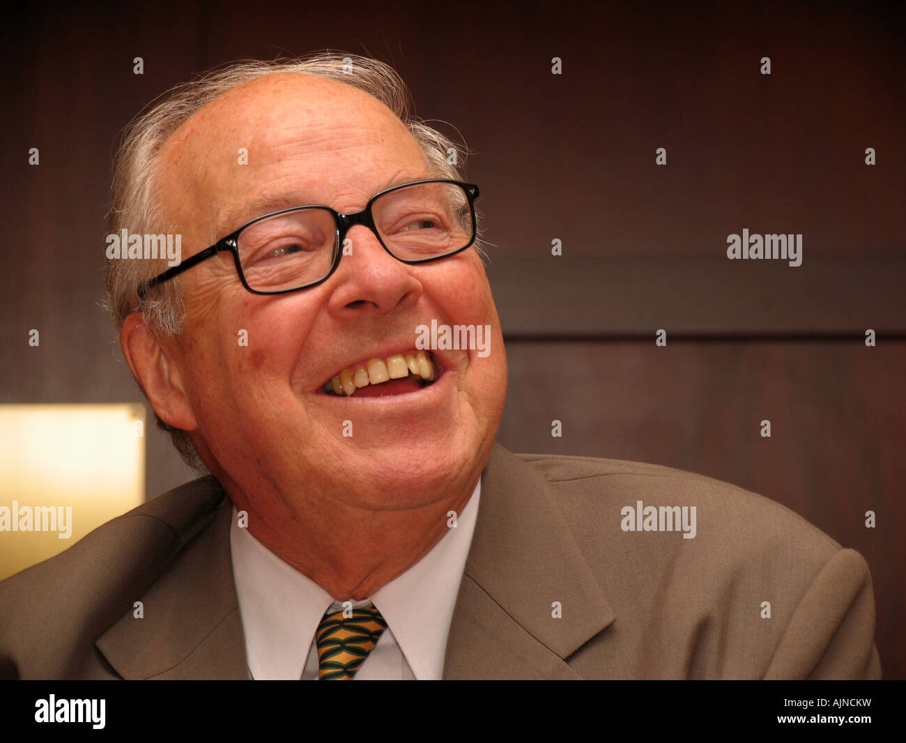 Headshot of Hans Blix Stock Photo Alamy