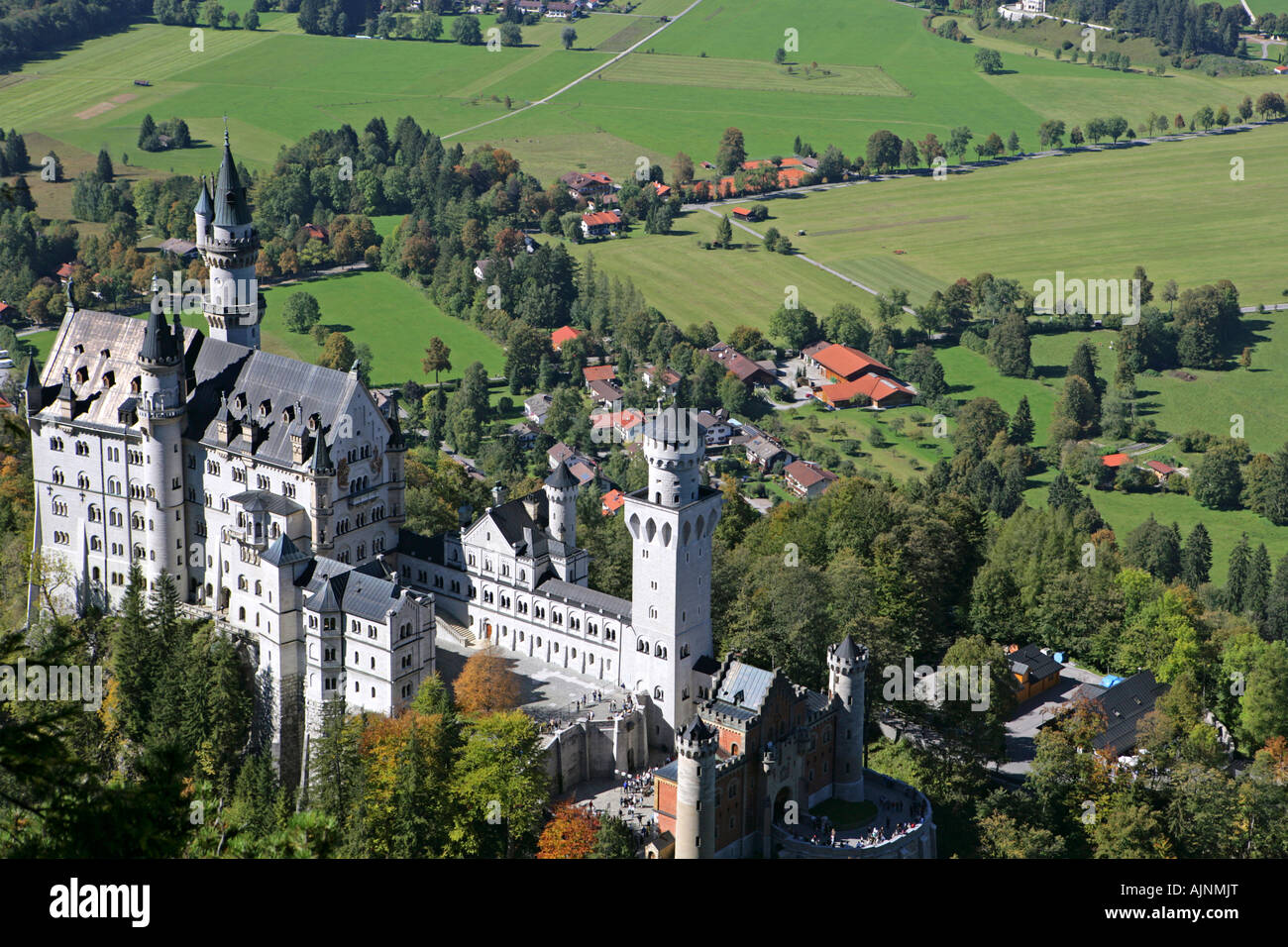 Schloss Neuschwanstein fairytale castle built by King Ludwig II near ...