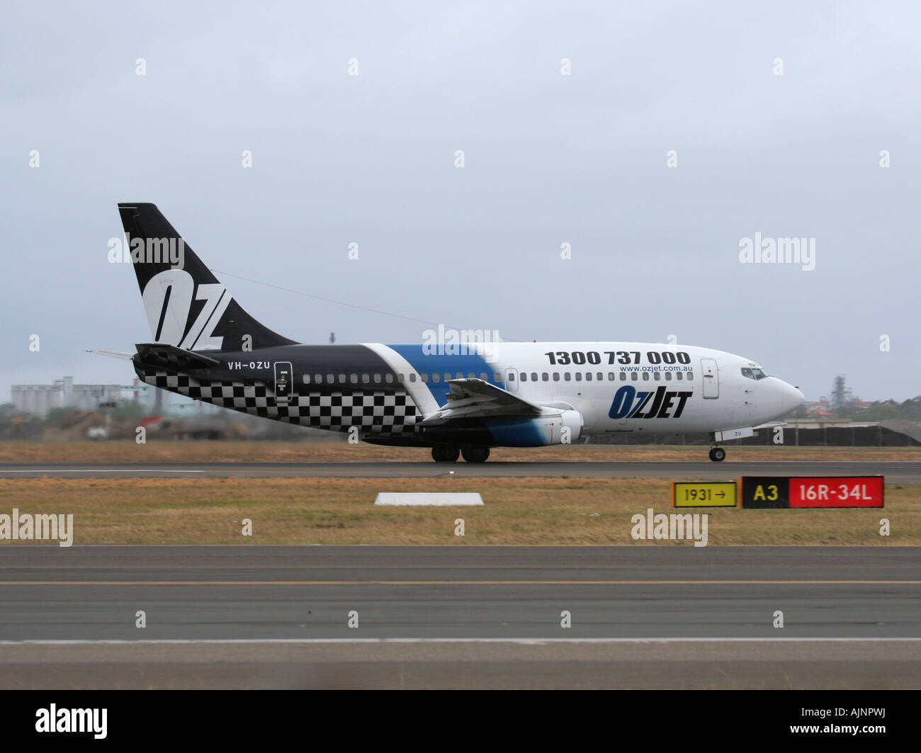 OzJet Airlines Boeing 737-200Adv departing from Sydney Stock Photo