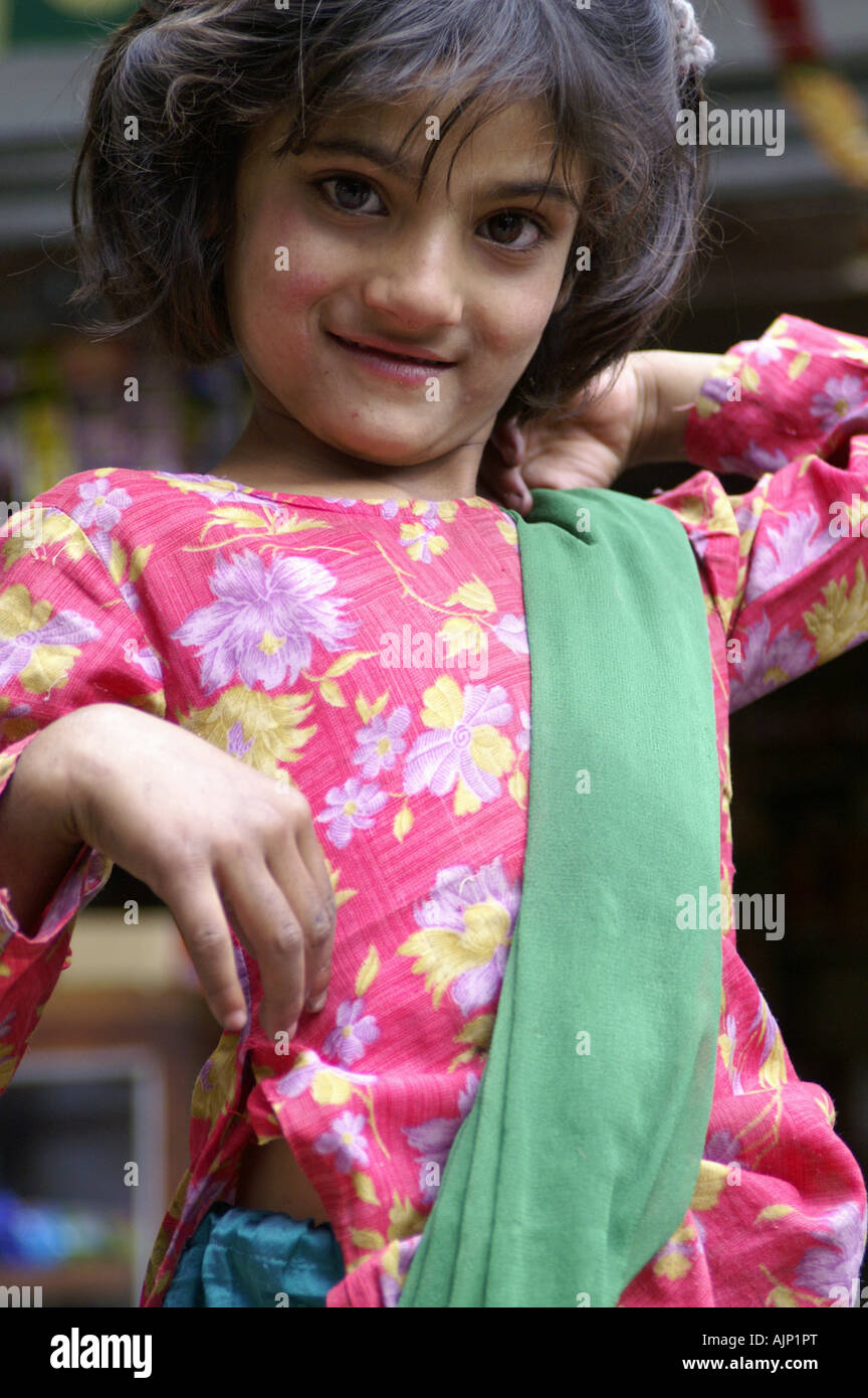 Indian girl in green sari hi-res stock photography and images - Alamy