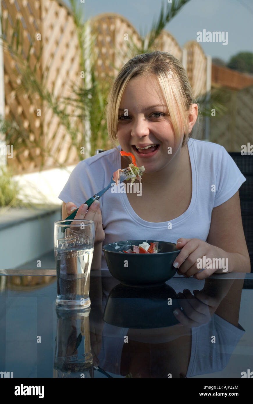 teenager healthy eating Stock Photo - Alamy