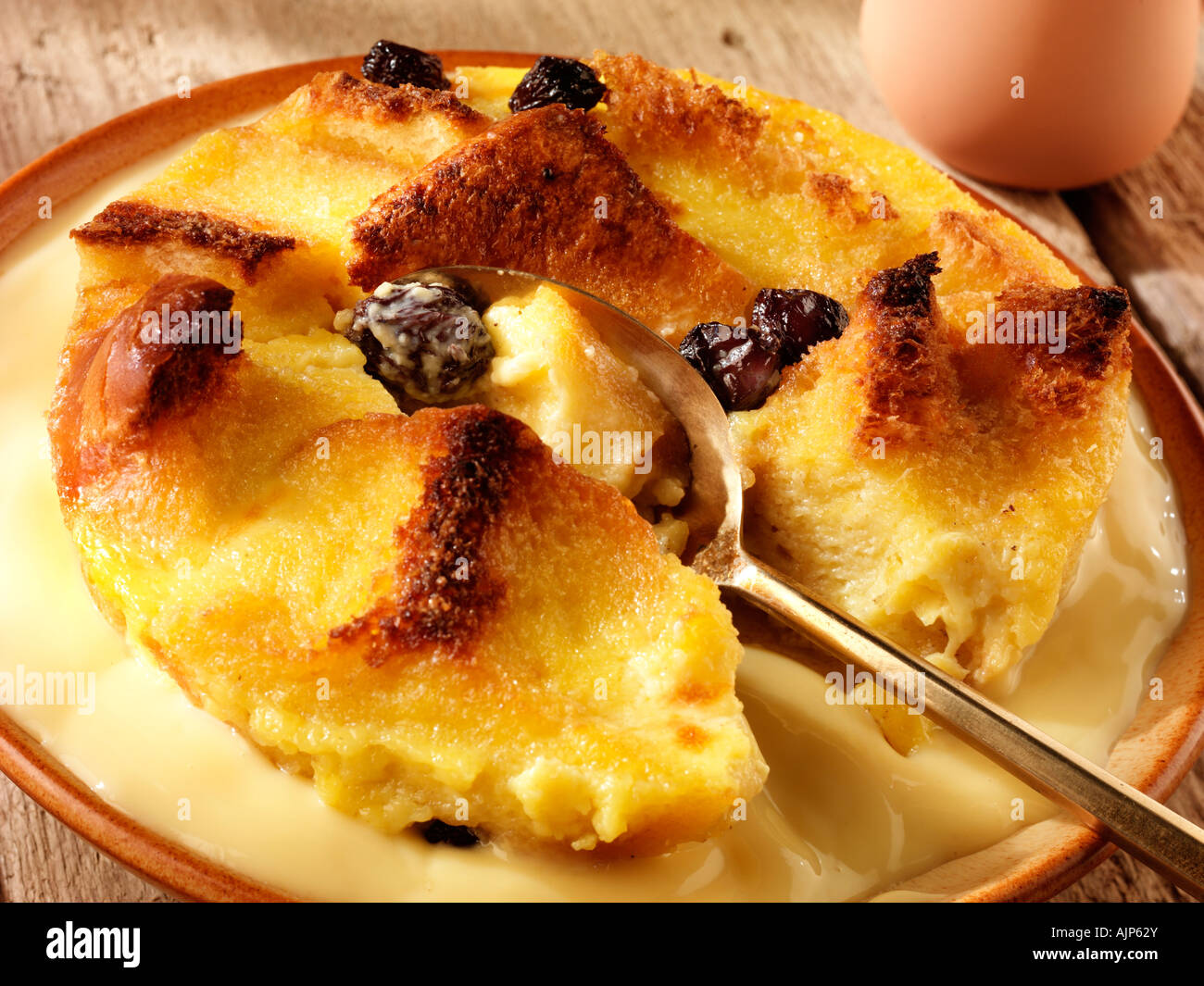 BREAD AND BUTTER PUDDING WITH CUSTARD Stock Photo Alamy