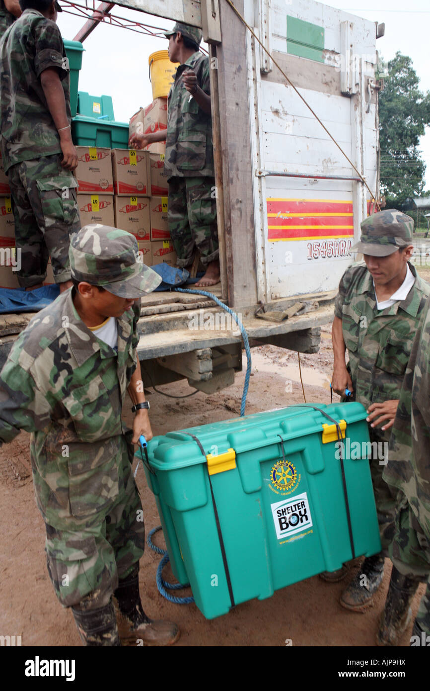 Members of the Bolivian Army help to distribute Shelterboxes at Camp Chetequije, set up by Oxfam in Trinidad, Beni, Bolivia Stock Photo