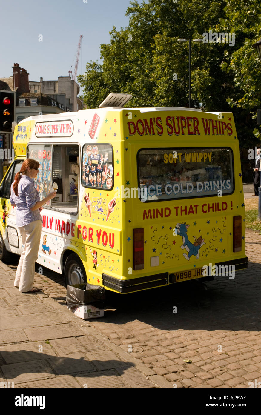Yellow ice cream van hires stock photography and images Alamy