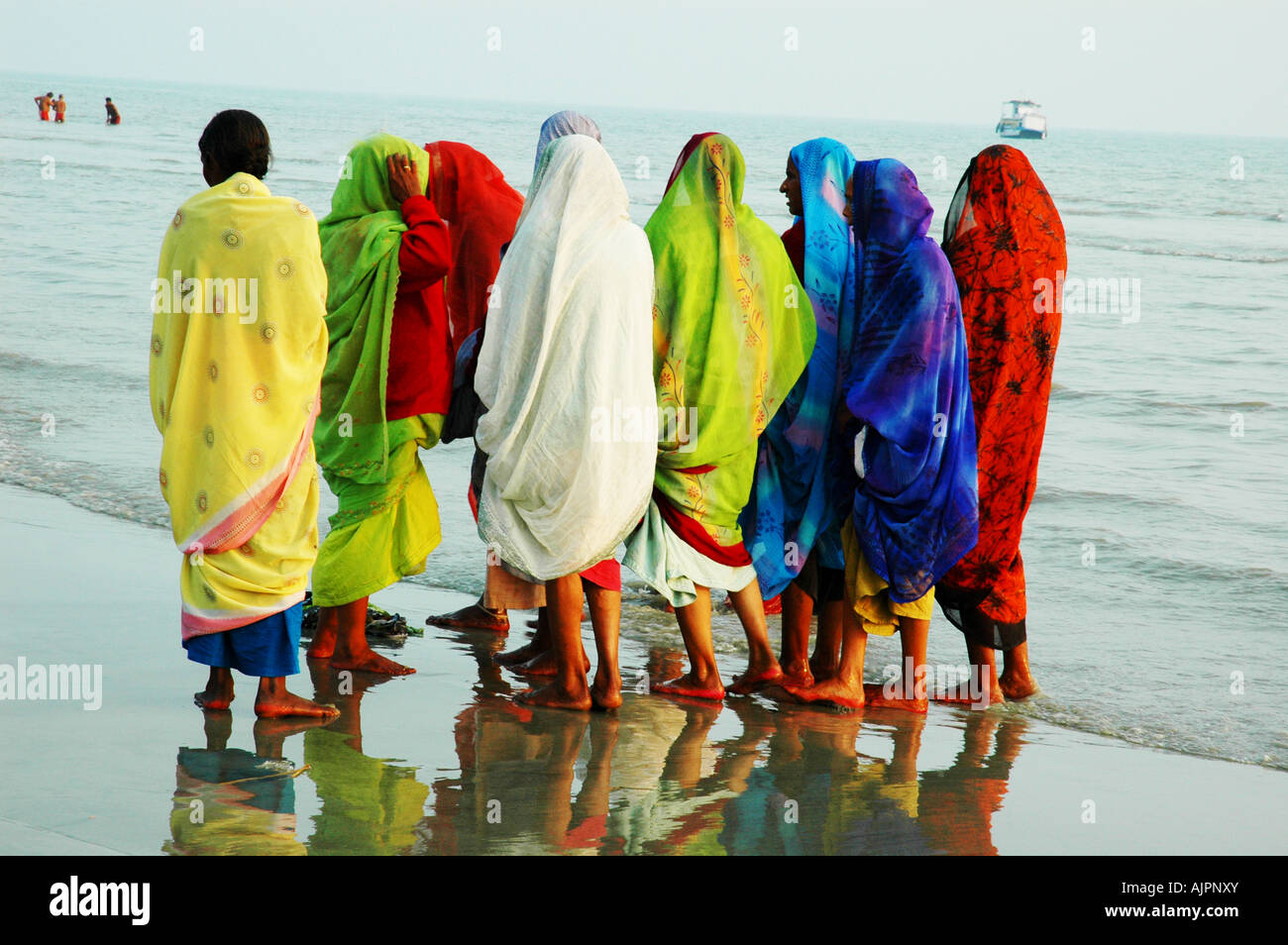 Group of women and rear view hi-res stock photography and images - Alamy