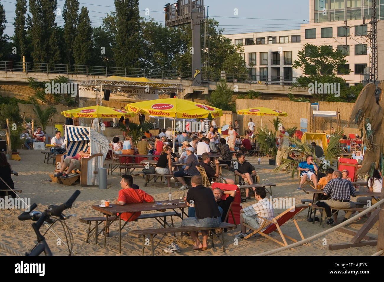 Berlin Bundespressestrand beach in the center near new main station Lehrter Bahnhof in summer Stock Photo