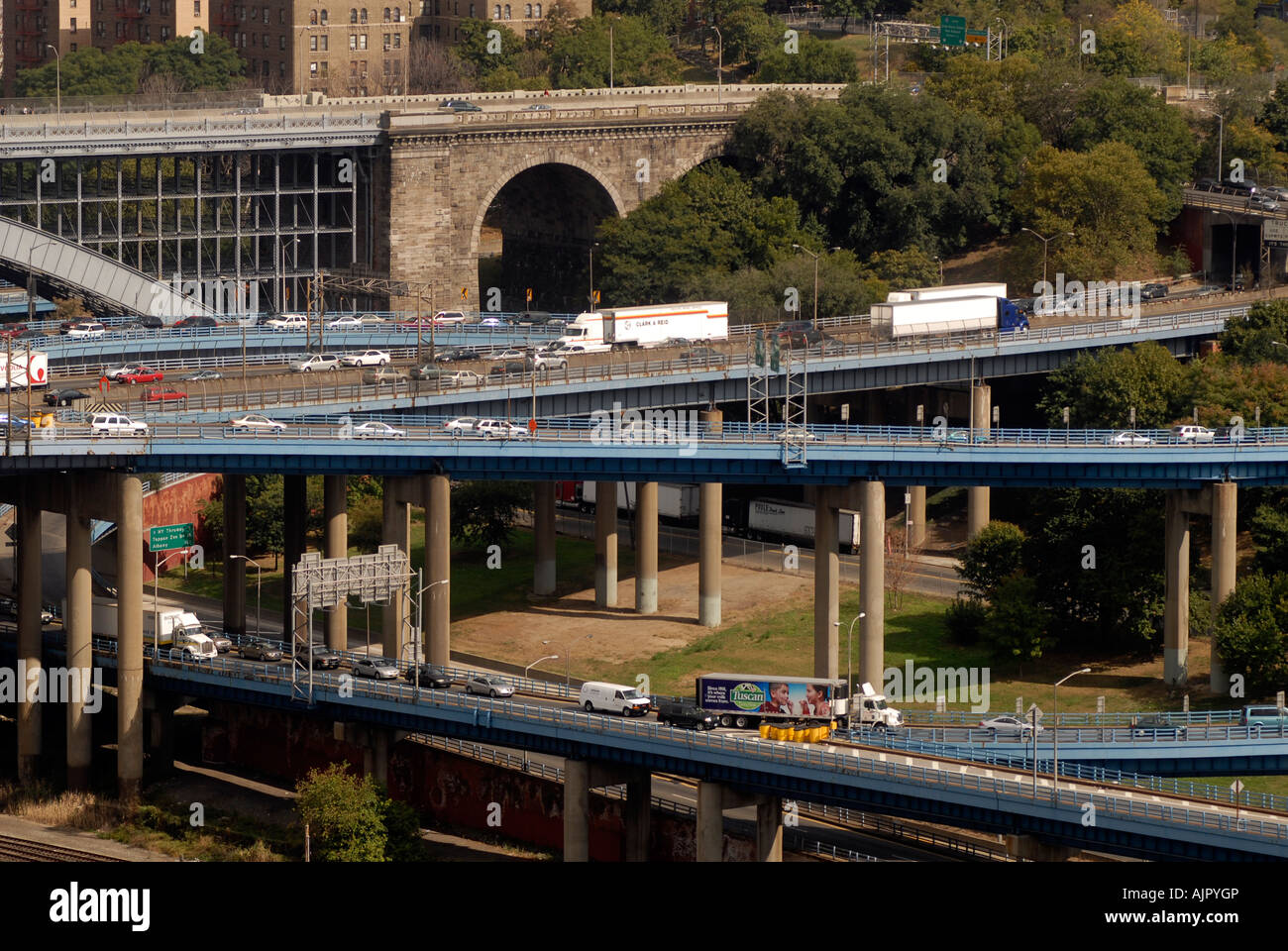 Traffic approaches the Washington Bridge Stock Photo Alamy