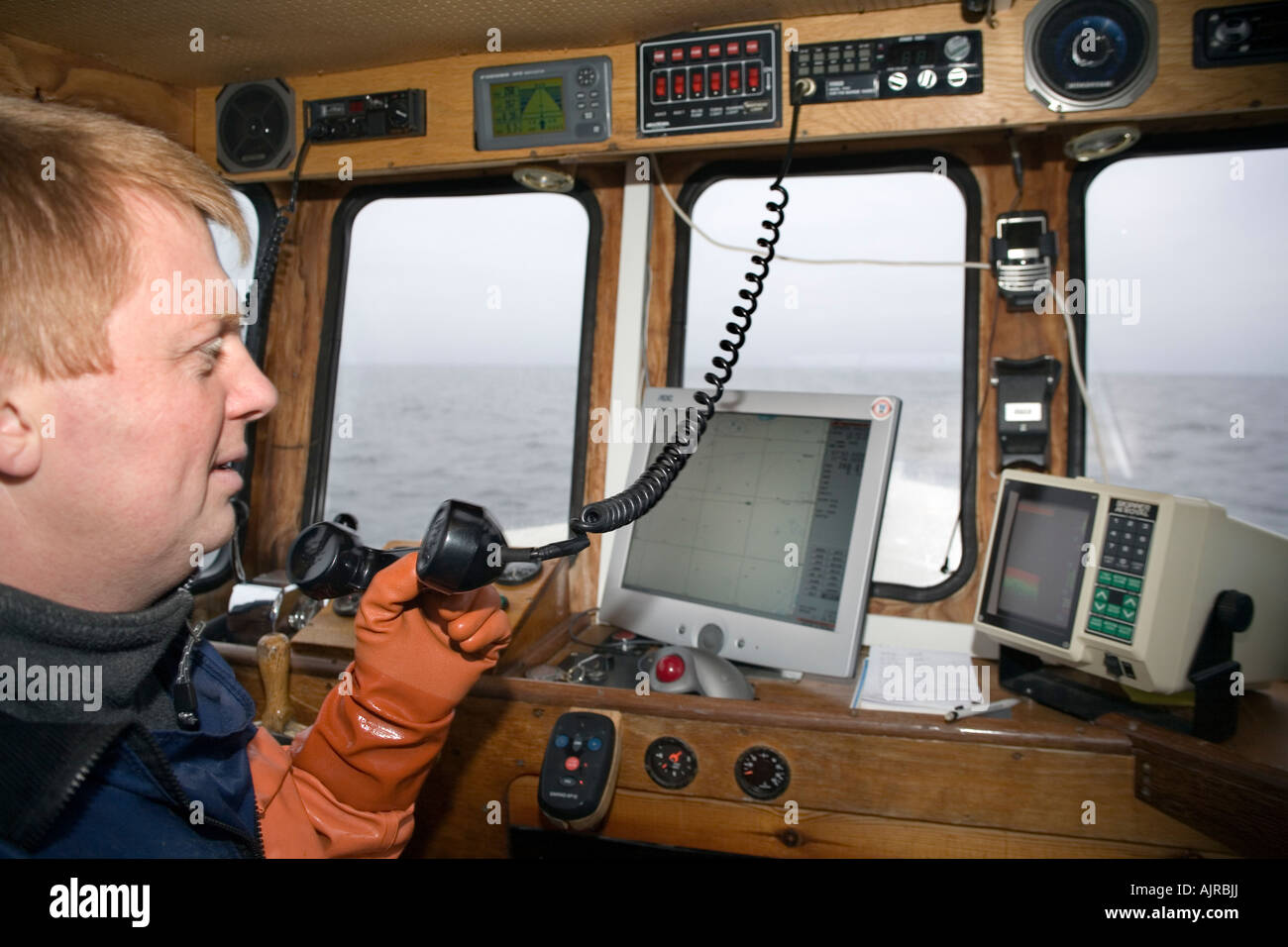 Vhf marine radio hi-res stock photography and images - Alamy