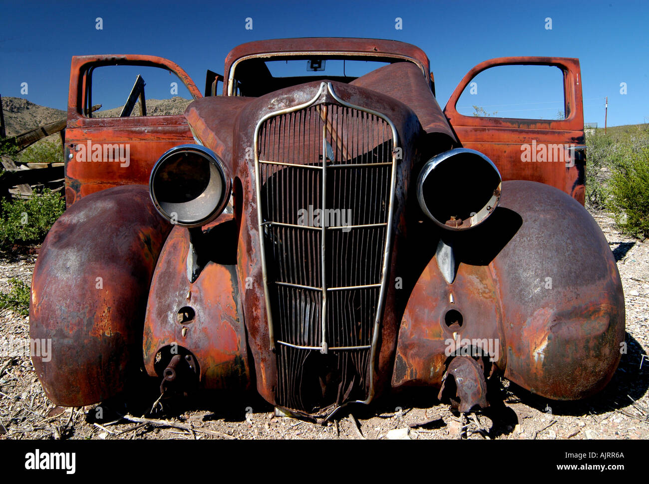 Rusted 40s car in the desert Stock Photo - Alamy