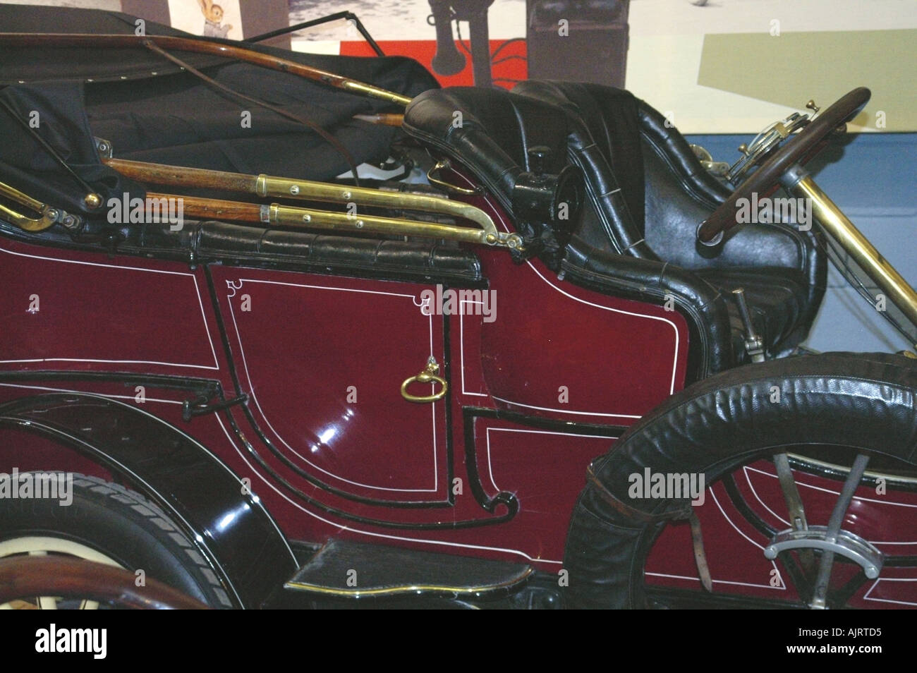 1907 Rover the first multi cylinder Rover shield shaped radiator Stock ...
