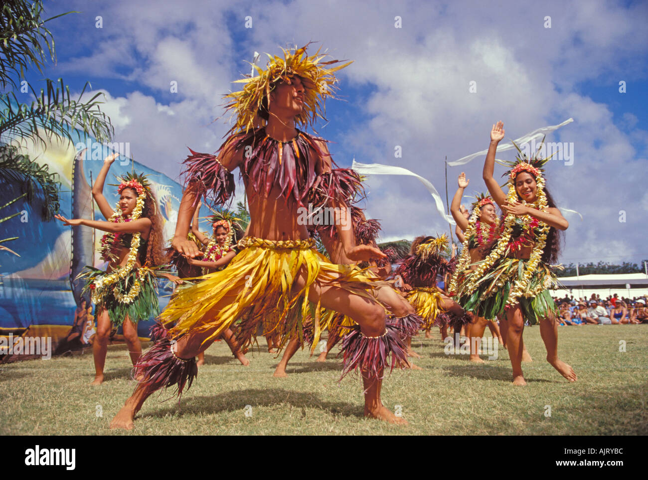 Image of Tahiti ti'a mai: Polynesian traditional costume for traditional  Tahitian dance