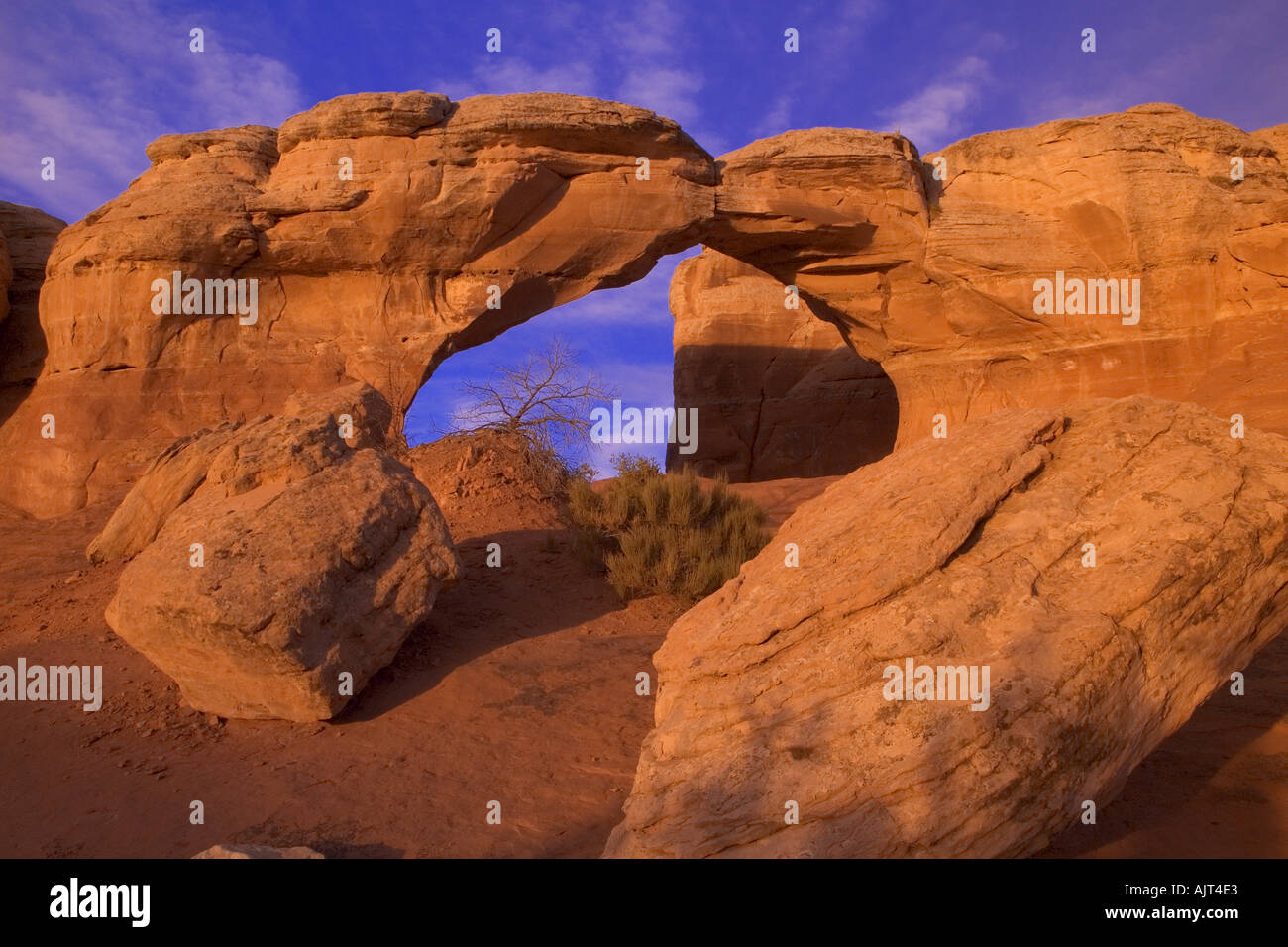 Natural rock arch hi-res stock photography and images - Alamy