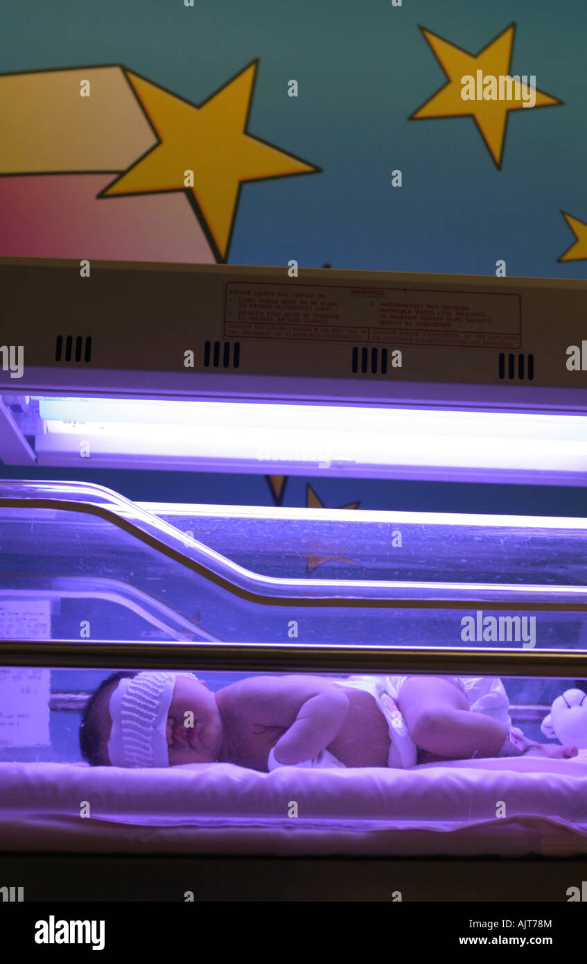 Asian chinese baby girl sleeping hi-res stock photography and images ...
