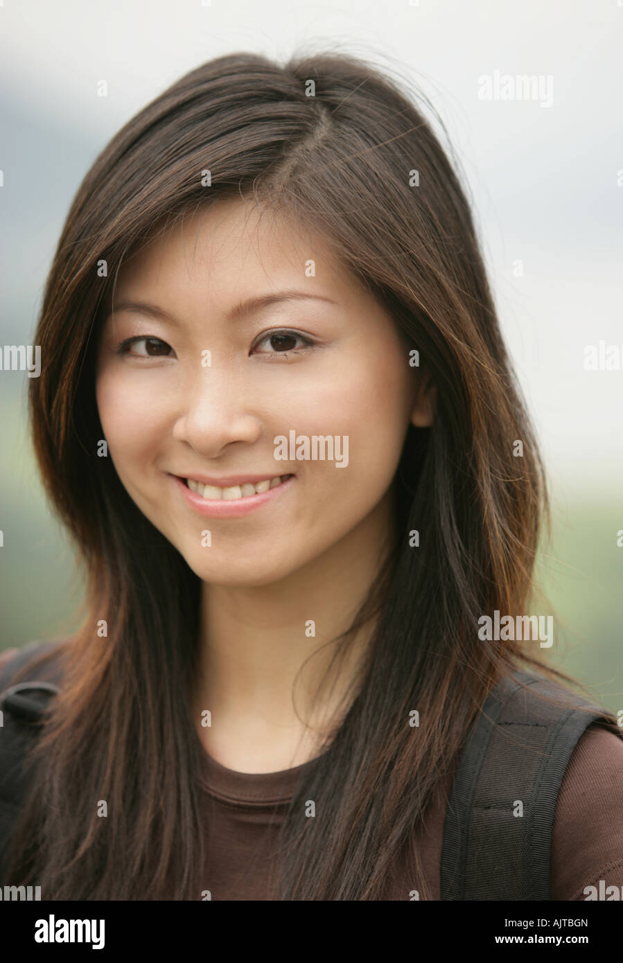 Portrait of a young woman smiling Stock Photo - Alamy