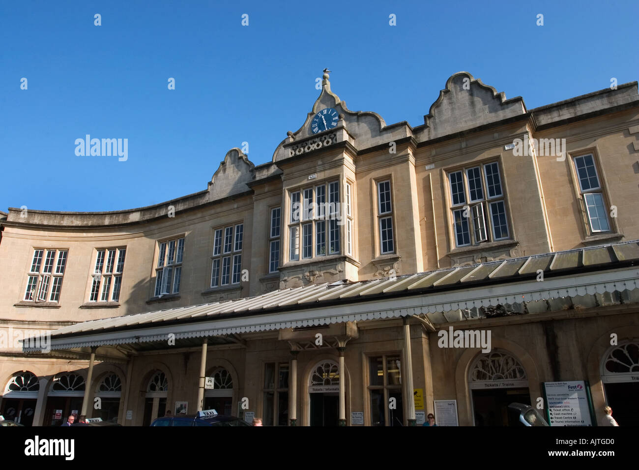 Bath Spa Railway Station In Bath Somerset UK Stock Photo Alamy bath-spa-railway-station-in-bath-somerset-uk-stock-photo-alamy