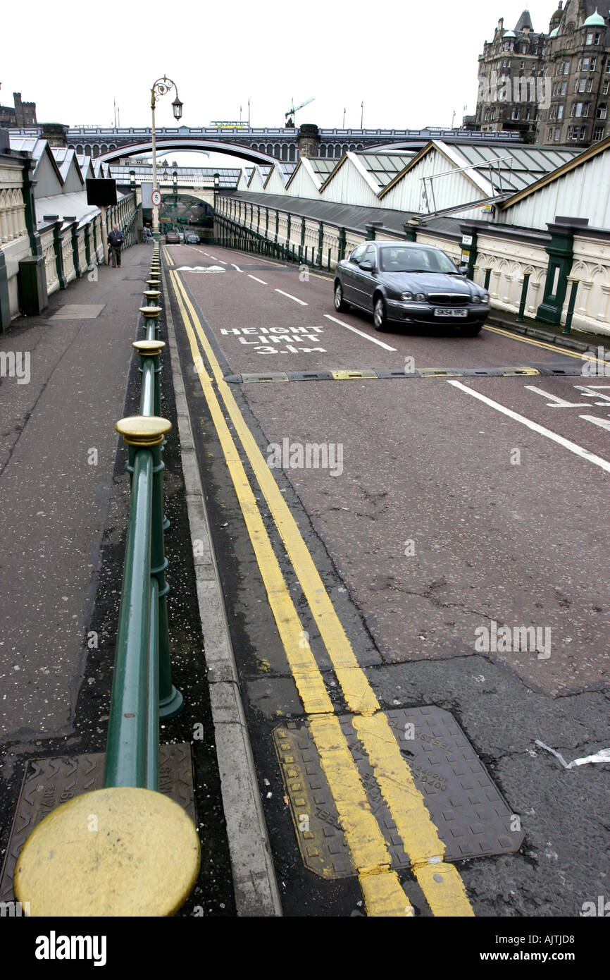 Vehicle access to Waverley rail station Edinburgh Scotland Stock Photo