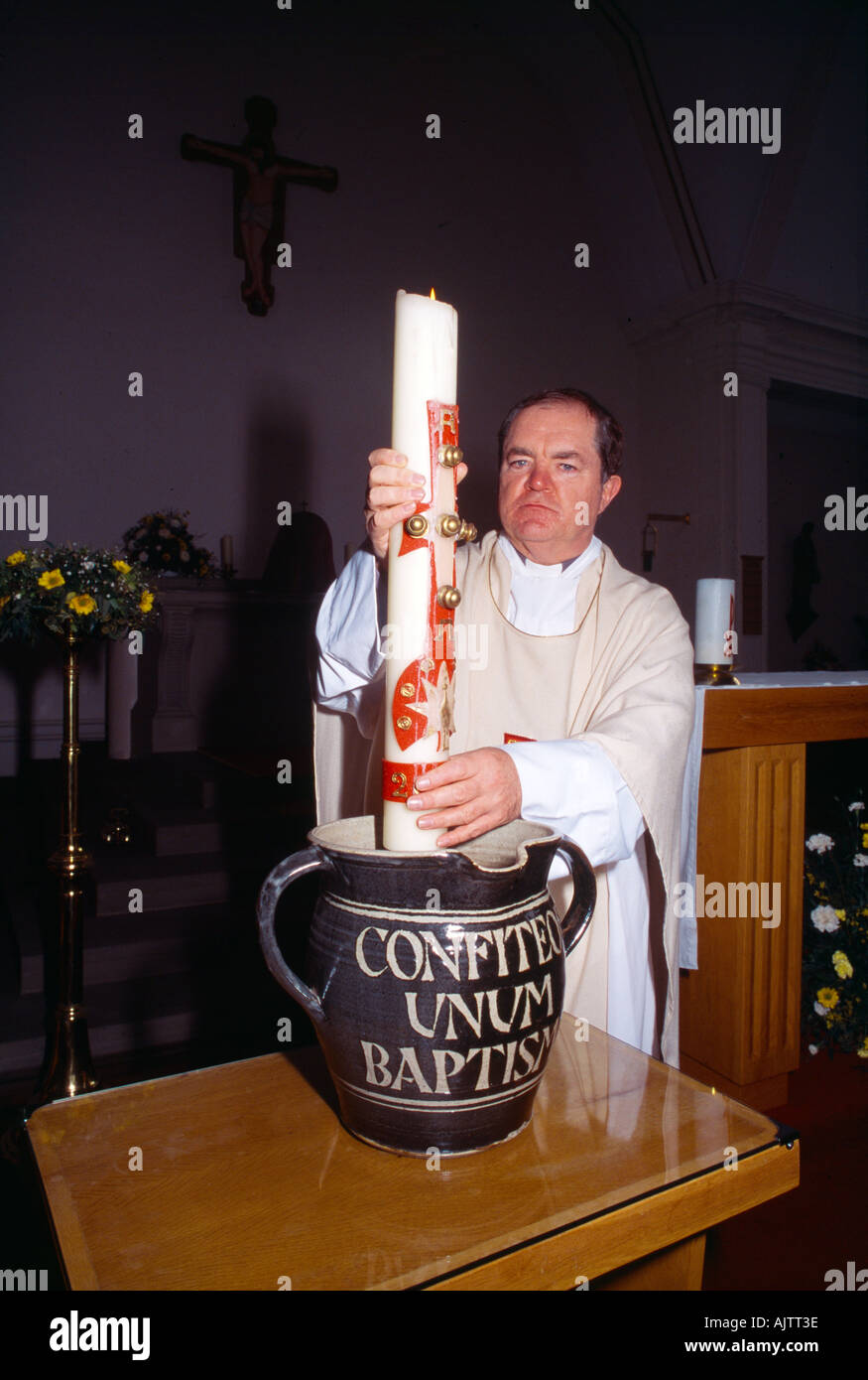 St Cecilia s Roman Catholic Cheam Priest At Easter Vigil Blessing New Water With Easter Candle Stock Photo
