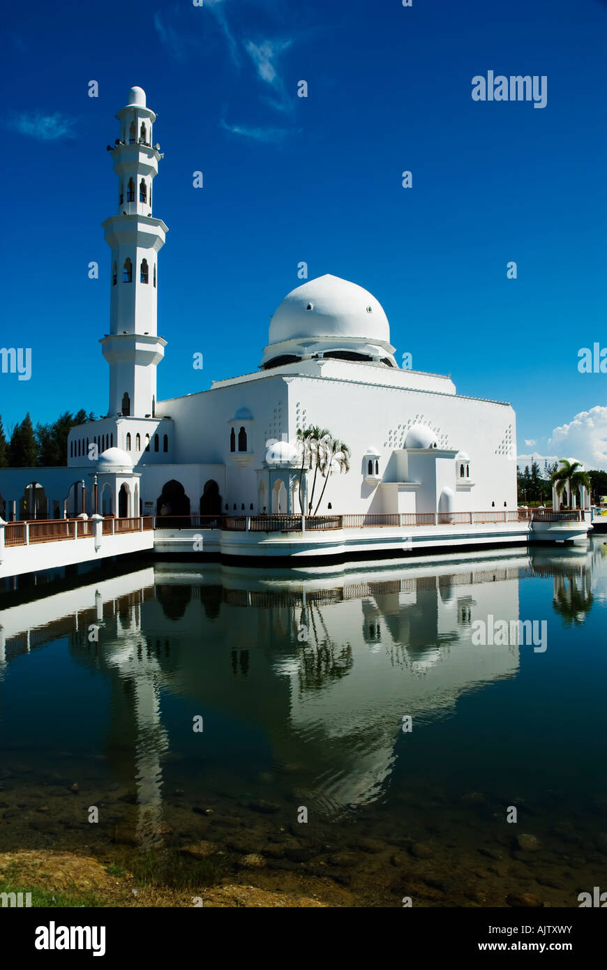 Page 5 - Tengku High Resolution Stock Photography and Images - Alamy