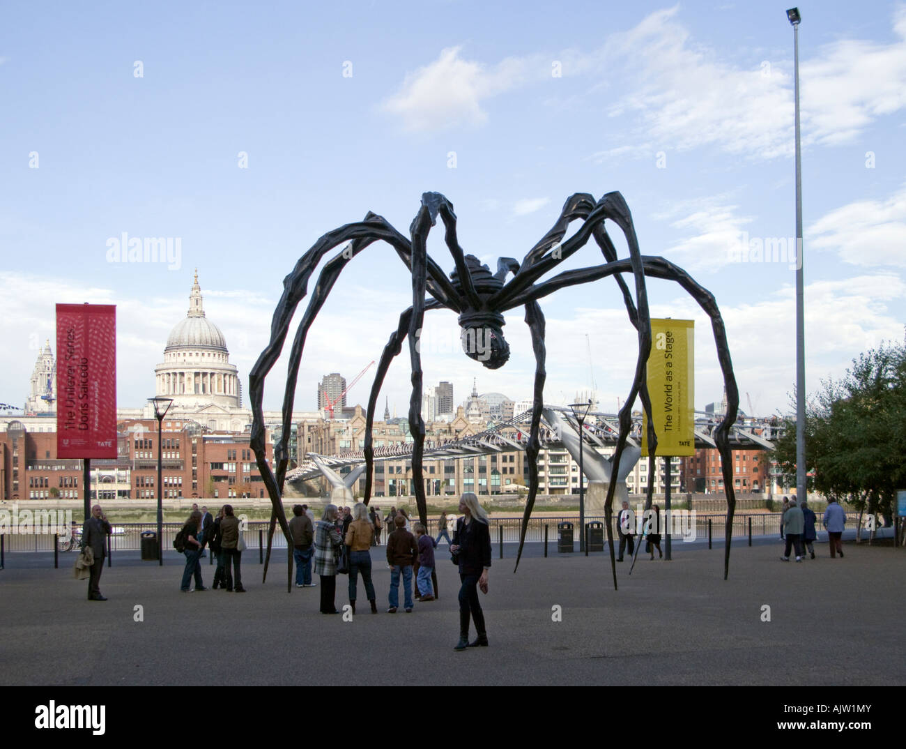 Louise Bourgeois's giant spider sculpture Maman Stock Photo - Alamy