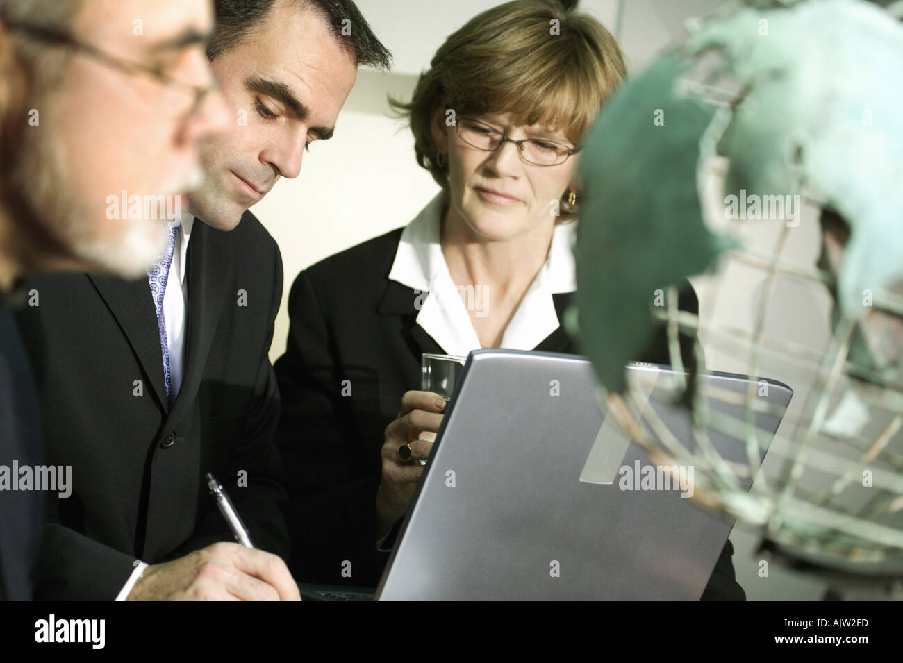 Business meeting world hi-res stock photography and images - Alamy