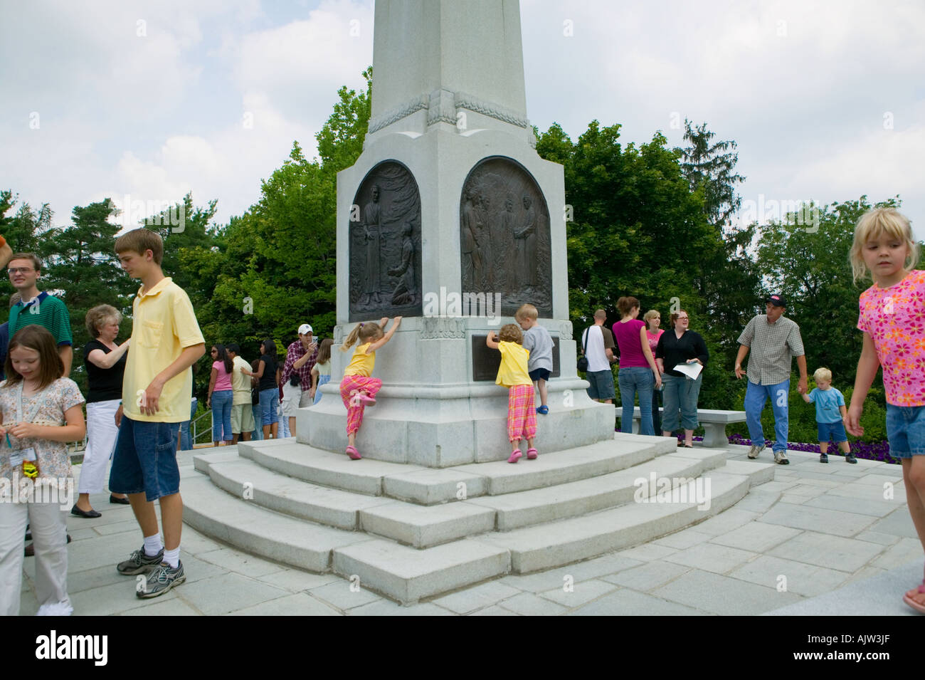 Mormon tourists flock to statue of Angel Moroni on Hill Cumorah Palmyra