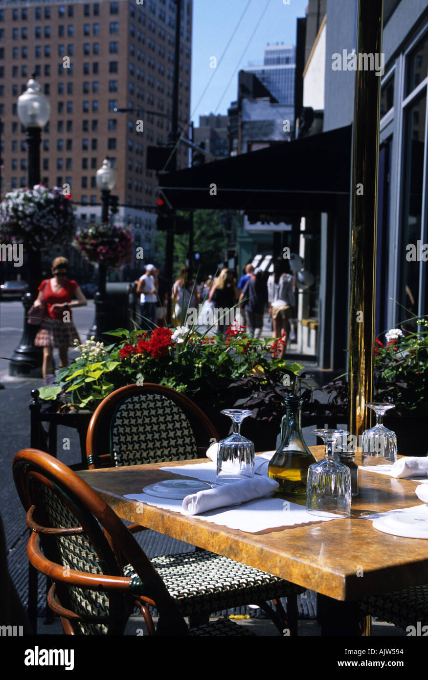 Chicago summer outdoor dining hires stock photography and images Alamy