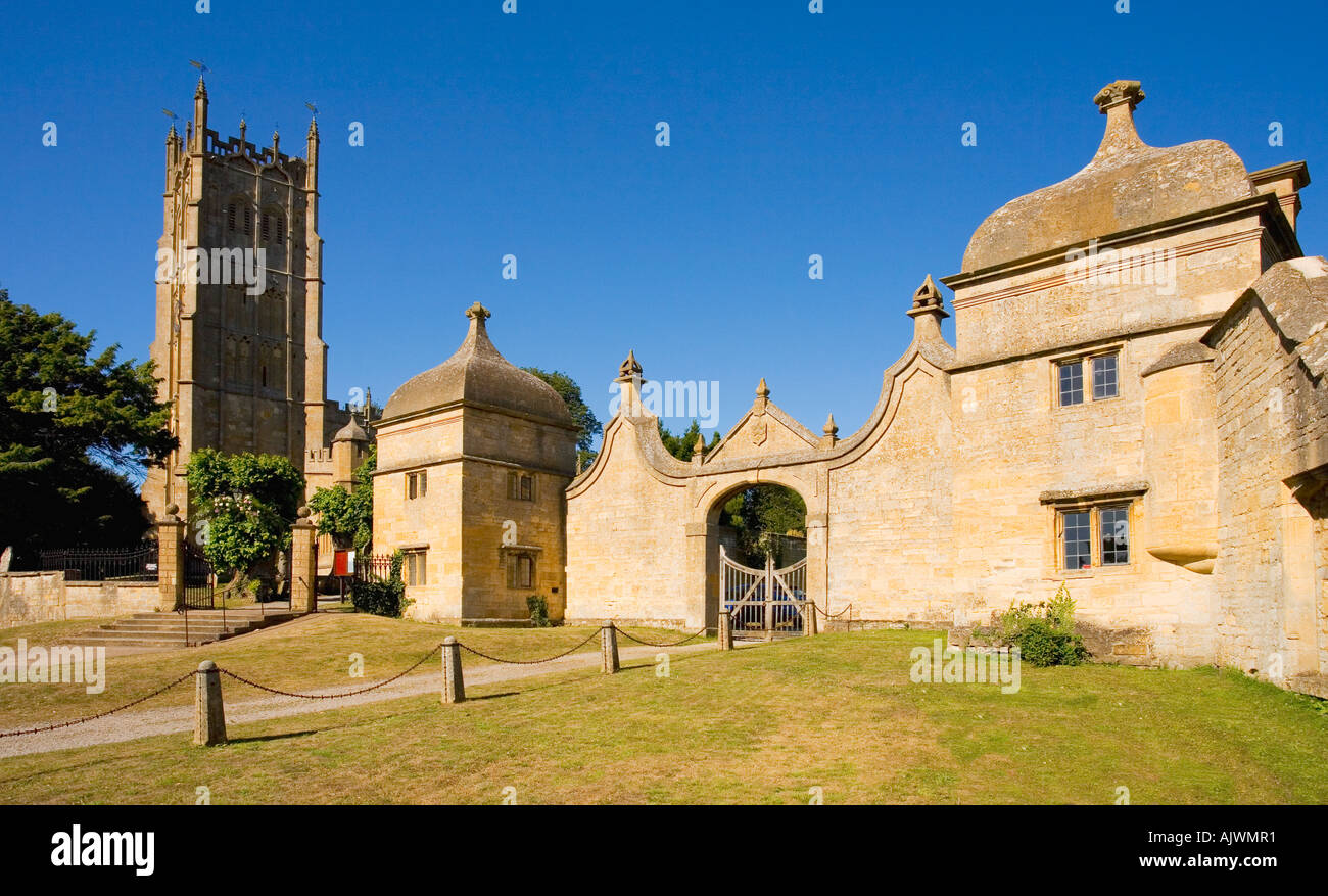 Chipping Campden St James Church and gateway to Camden House in the Cotswolds Gloucestershire England UK United Kingdom GB Stock Photo