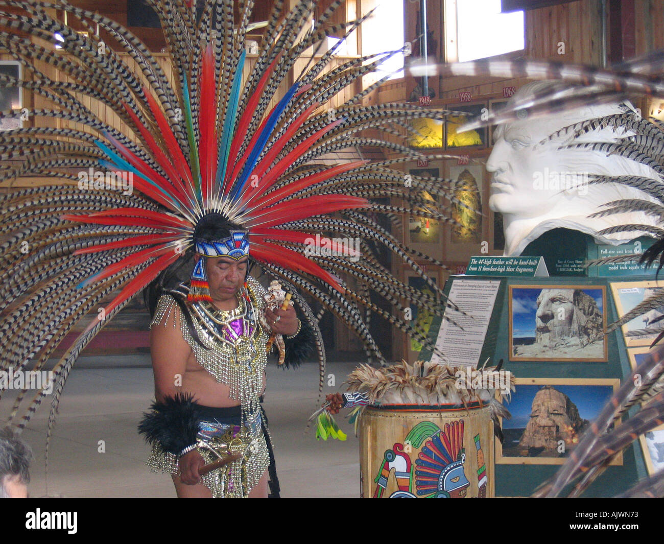Sioux headdress hi-res stock photography and images - Alamy