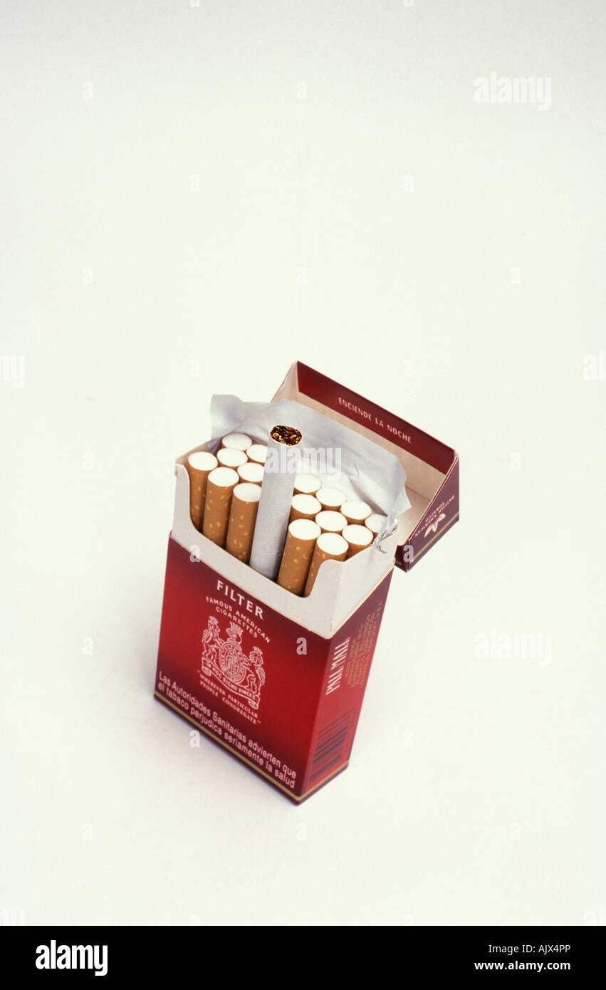 packet of cigarettes Stock Photo Alamy
