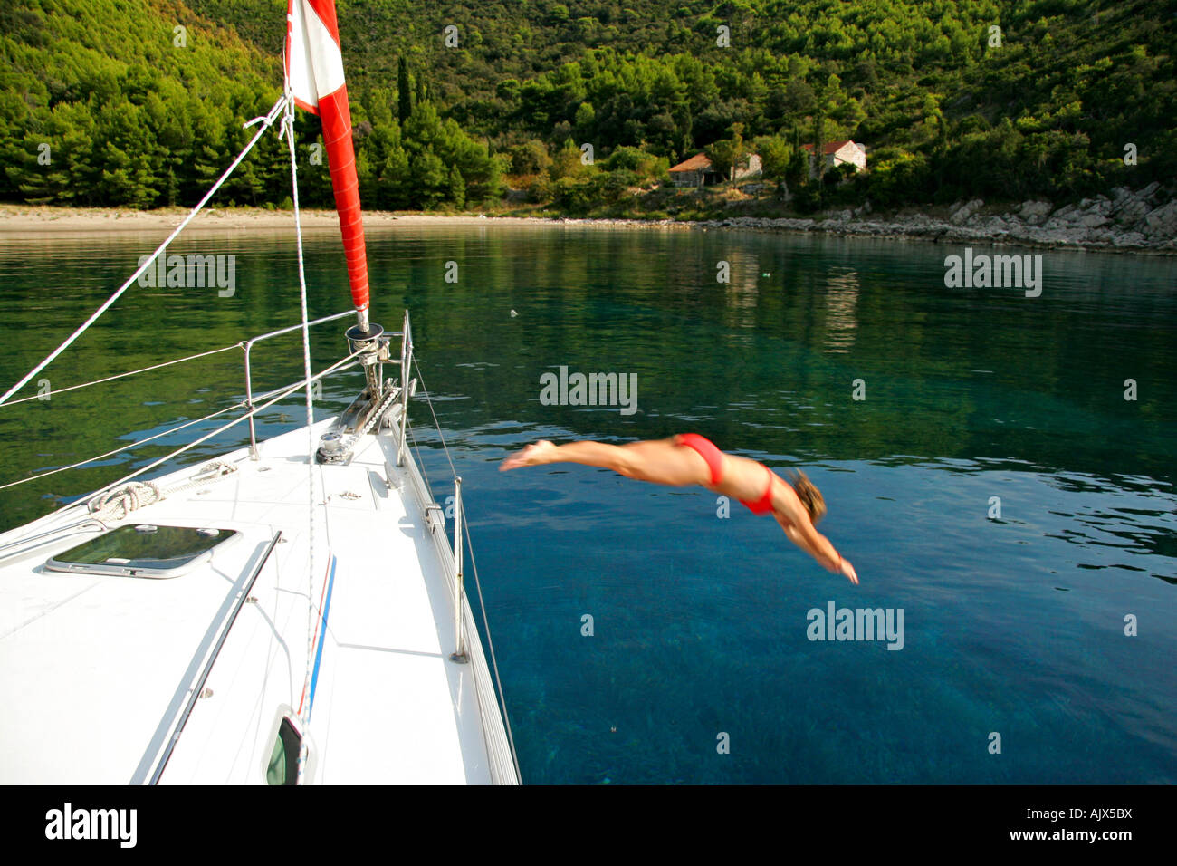 Kopfsprung von Segelyacht in Bucht Przina Halbinsel Peljesac | Header from sailing yacht in bay of Przina Peninsula Peljesac Stock Photo