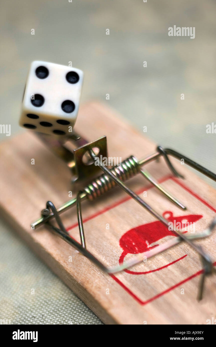 Set mouse trap hi-res stock photography and images - Alamy