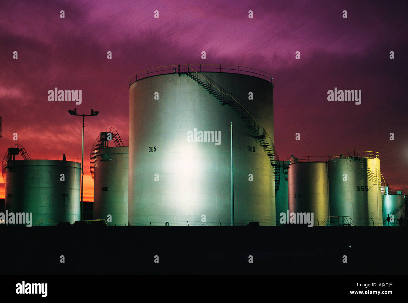 Refinery storage tanks structures hires stock photography and images