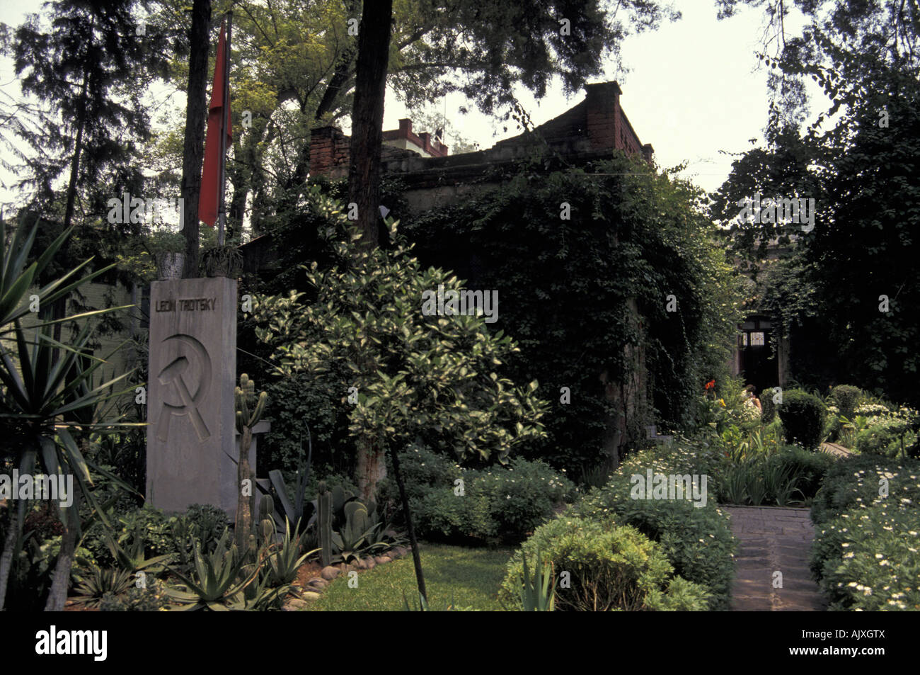 Leon Trotsky's tomb in the garden of the Leon Trotsky Hose Museum in Coyoacan, Mexico City Stock Photo