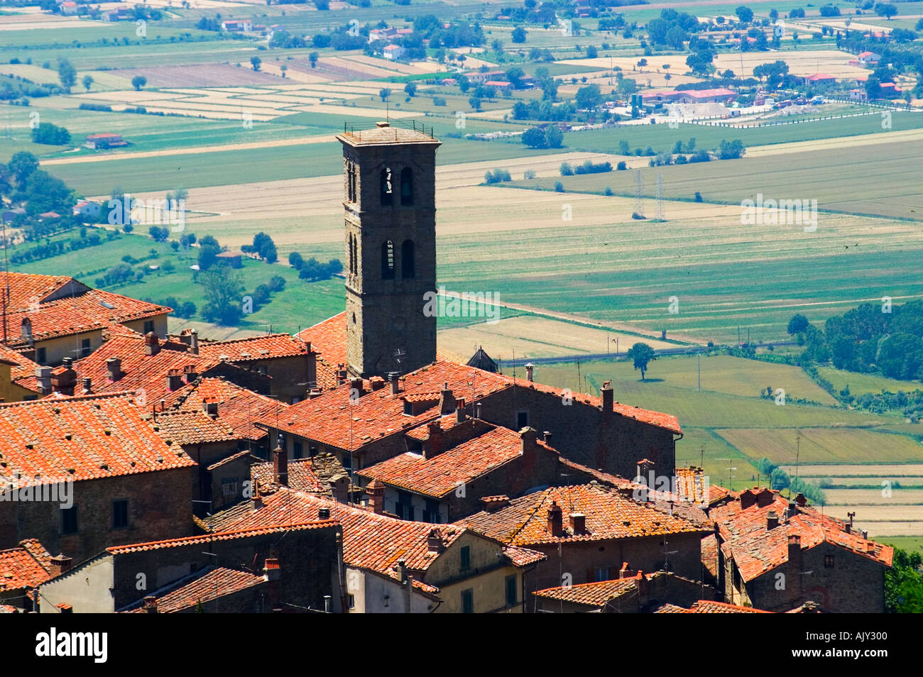 Medieval town on hill hi-res stock photography and images - Alamy