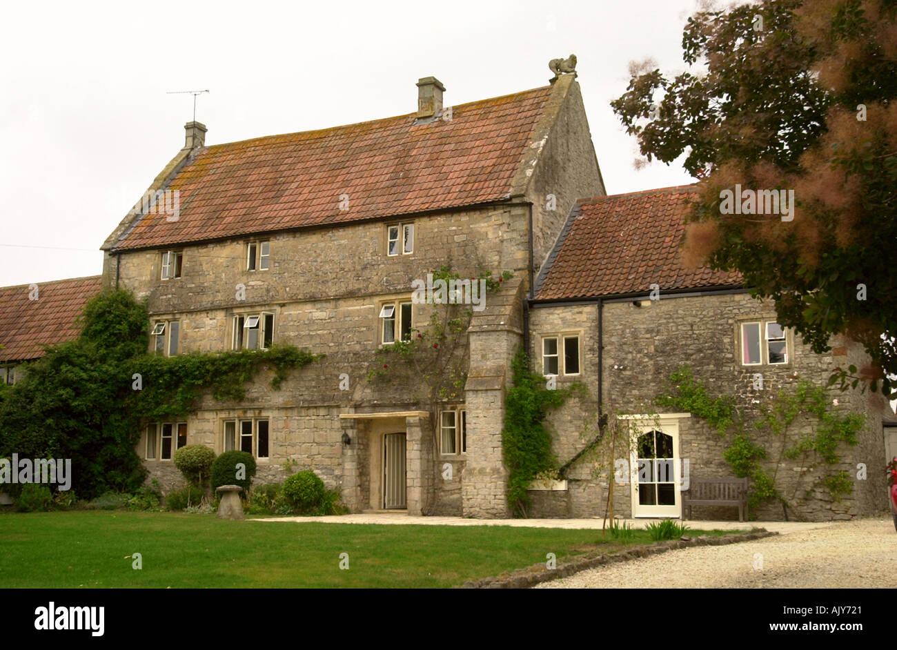 SALTFORD MANOR NEAR BATH UK WHICH HAS WON THE COUNTRY LIFE OLDEST INHABITED HOUSE IN ENGLAND COMPETITION AUG 2003 Stock Photo