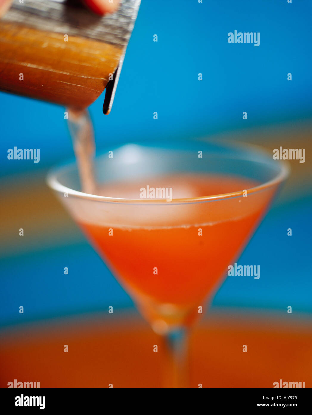 Bartender bar tender pouring a cocktail Stock Photo Alamy