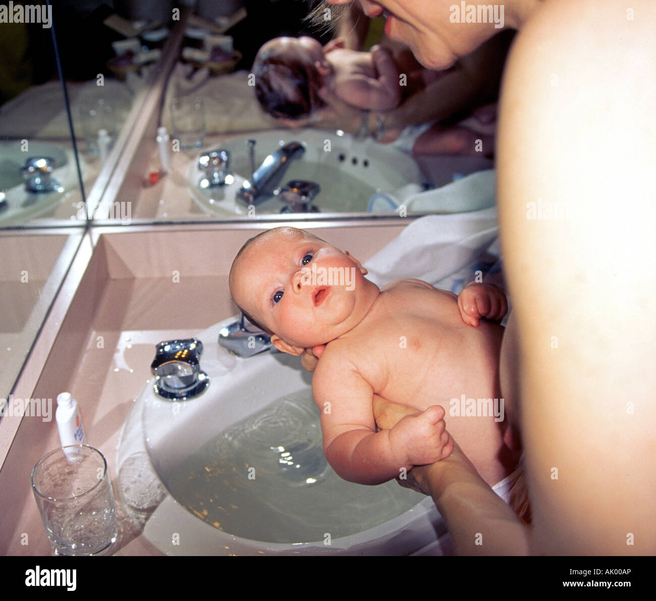 how to wash a newborn baby girl