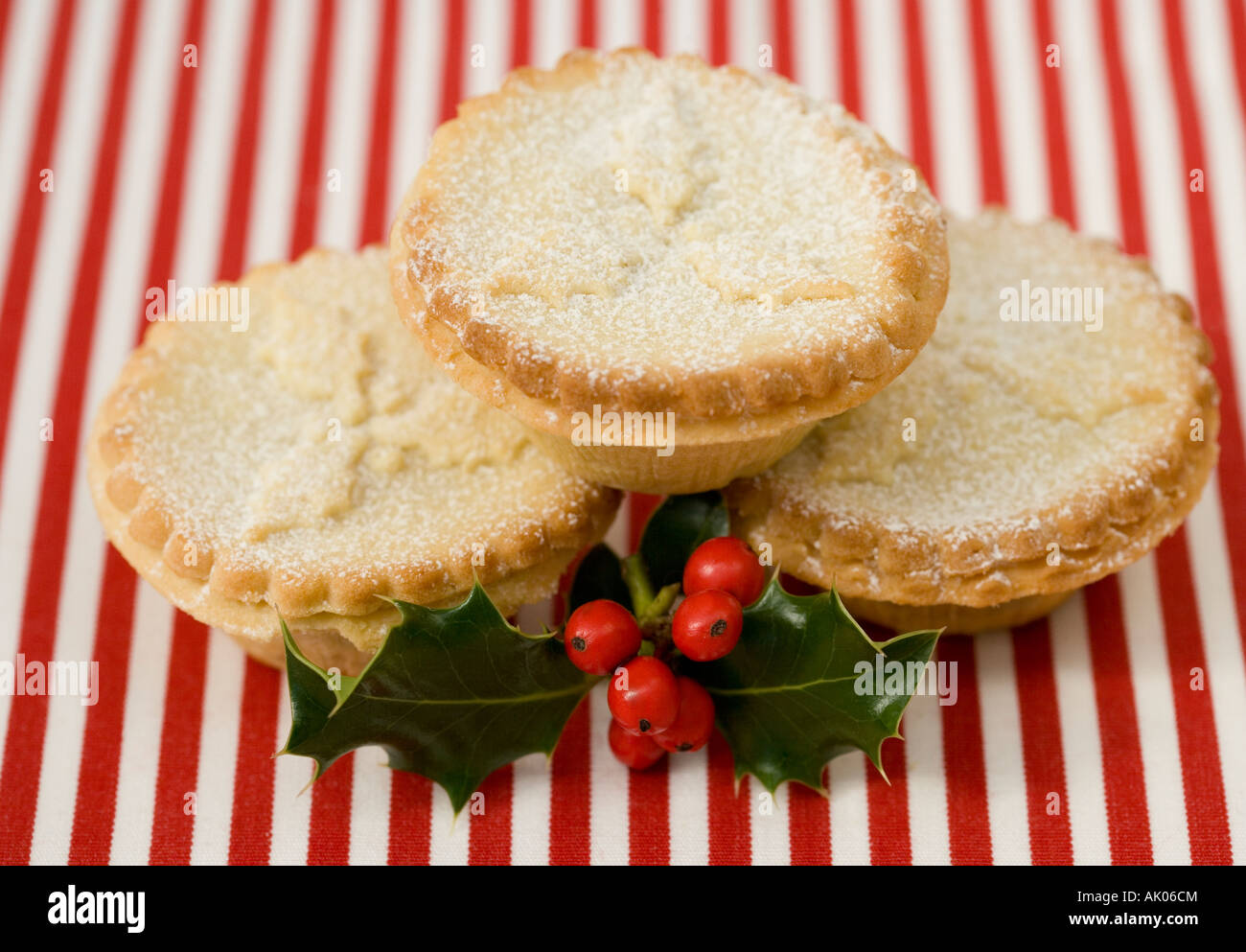 Three mince pies hi-res stock photography and images - Alamy