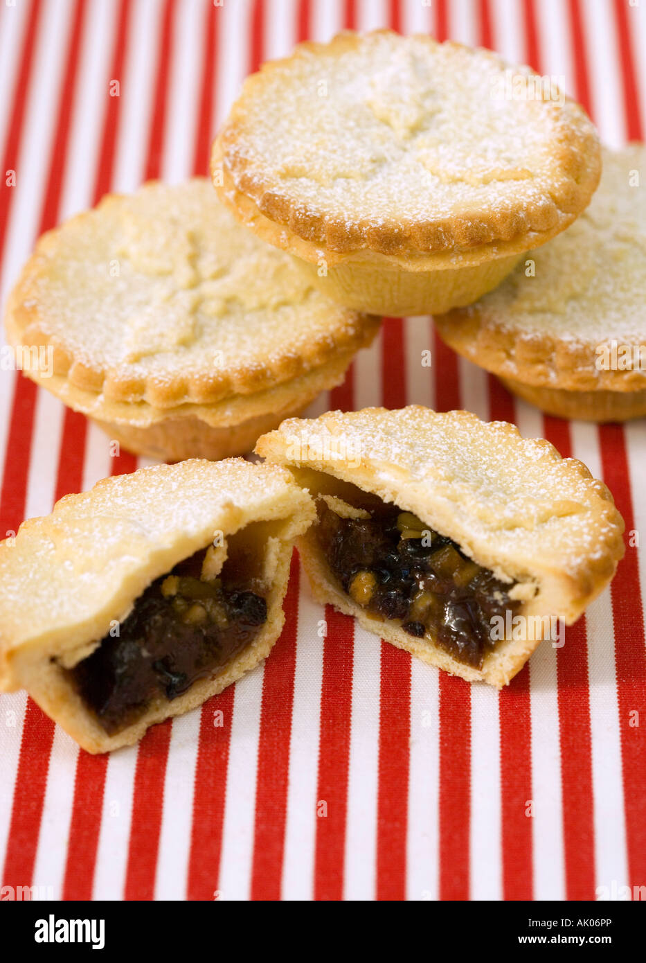 Lots of mince pies hi-res stock photography and images - Alamy
