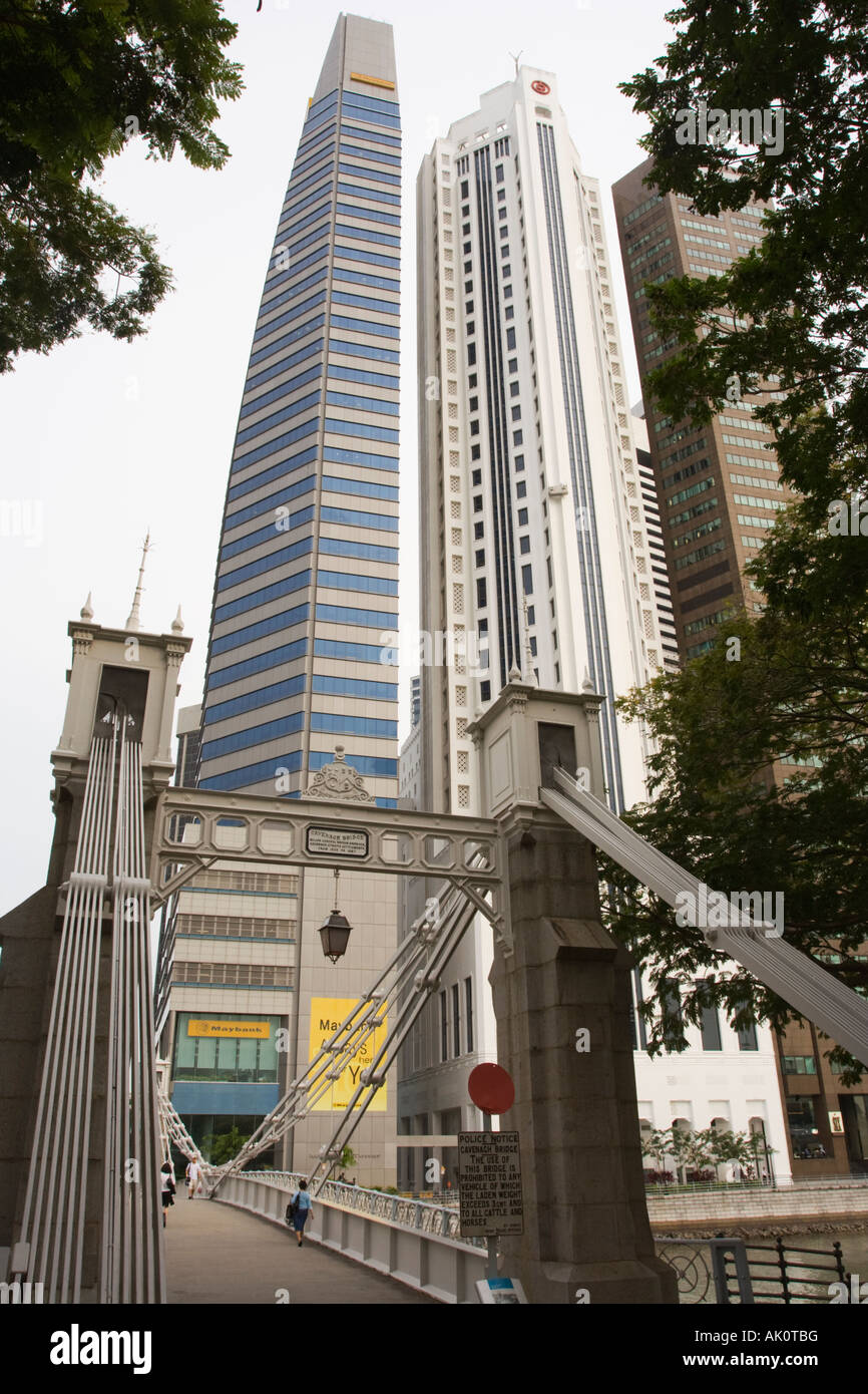 Singapore. Cavenagh Bridge with Stamp Office main image 1