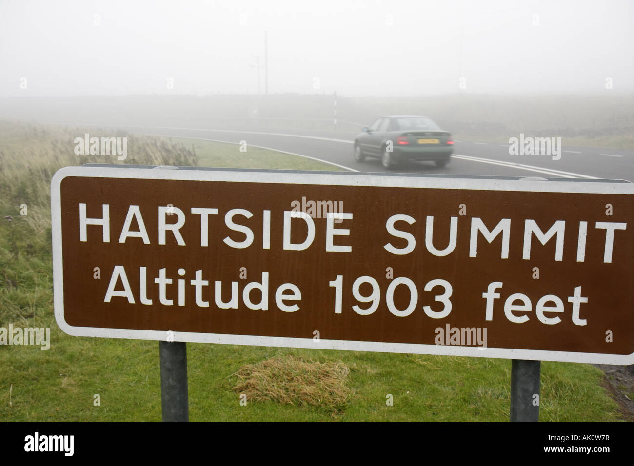 UK England Cumbria,The Lake District,North Pennines,Hartside Summit,A686,sign,fog,UK071011001 Stock Photo