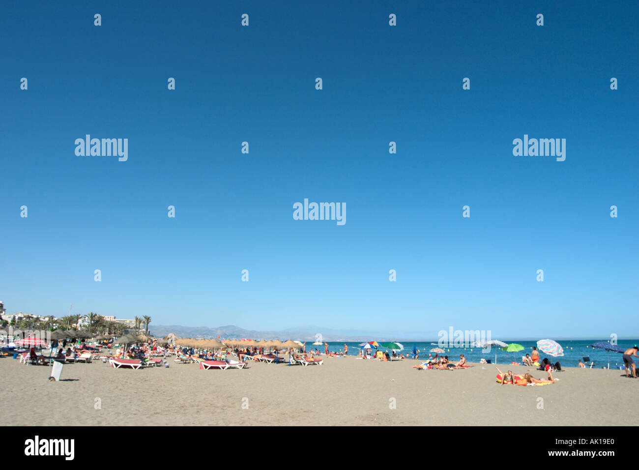 beach-of-playa-de-la-carihuela-torremolinos-costa-del-sol-andalusia