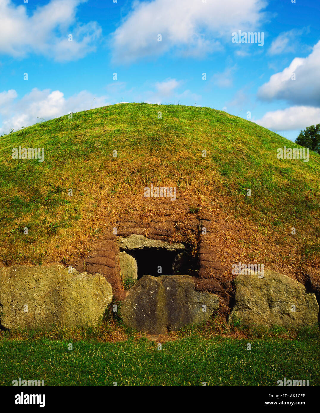 Celtic Archaeology, Knowth, entrance to one of the 17 Satellite Graves Stock Photo