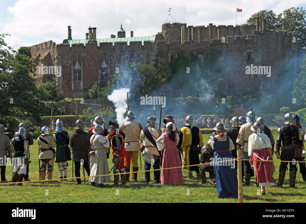 Knights in armour at siege of Berkeley Castle Stock Photo