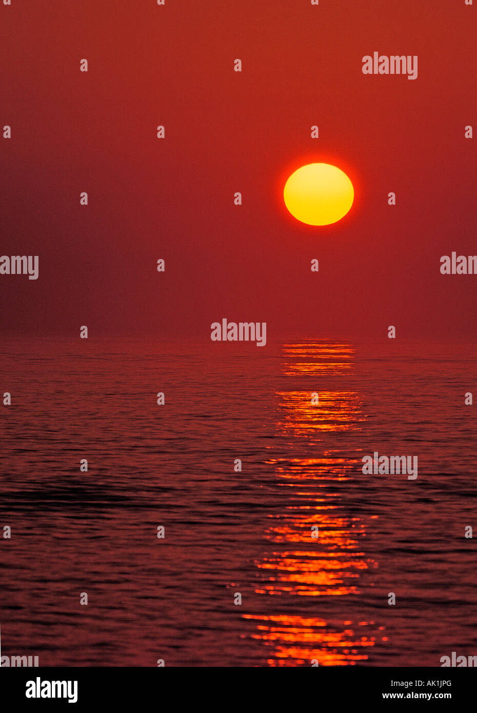 Sunset reflection over water hi-res stock photography and images - Alamy