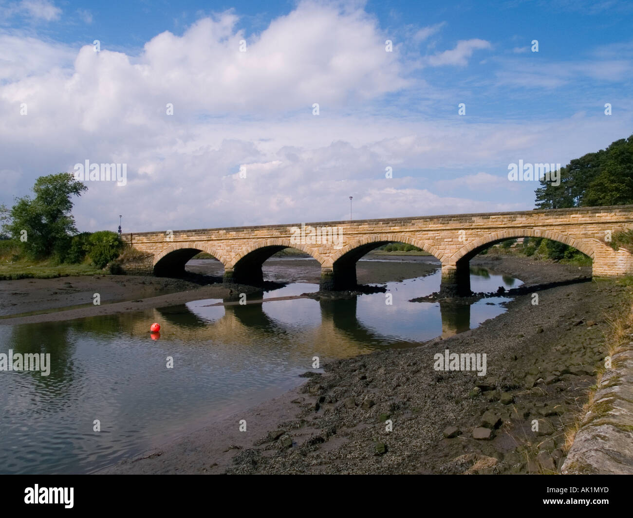 Four segmental arches hi-res stock photography and images - Alamy