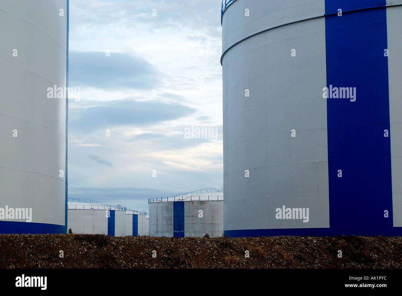 Coryton refinery is an oil refinery in essex hi-res stock photography ...