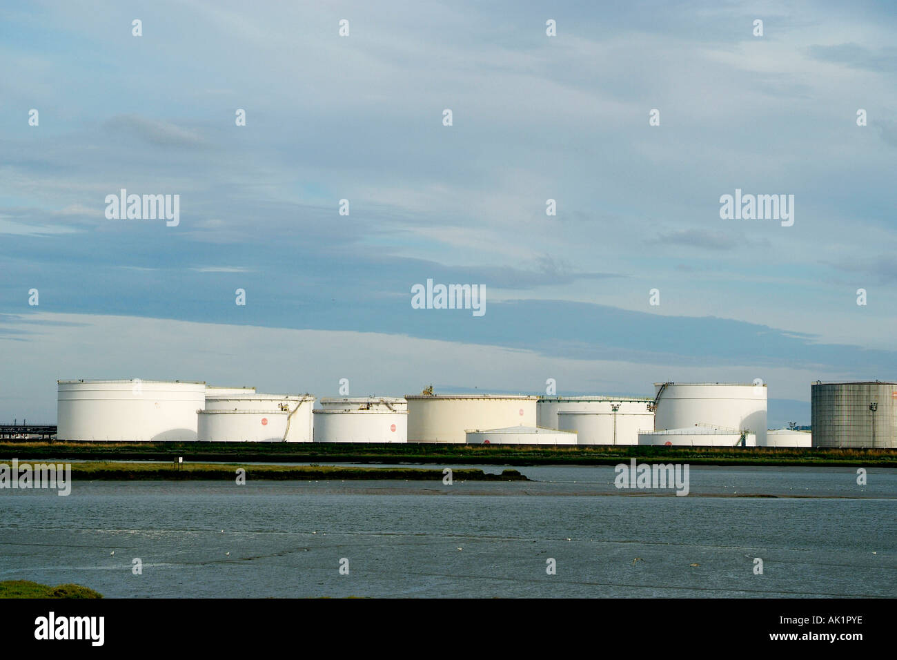 Coryton crude oil refinery in the North Thames estuary, Essex Stock ...